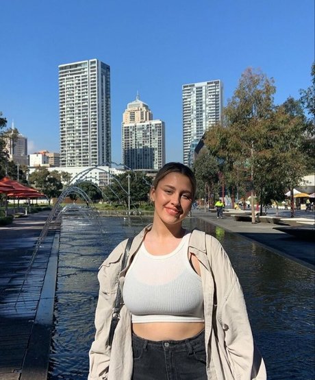 Tahlia A belle étoile img