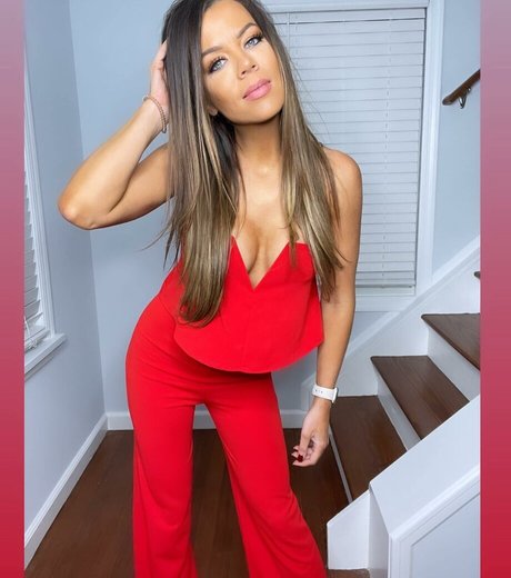 grands et plantureux onlyfans haut nu image