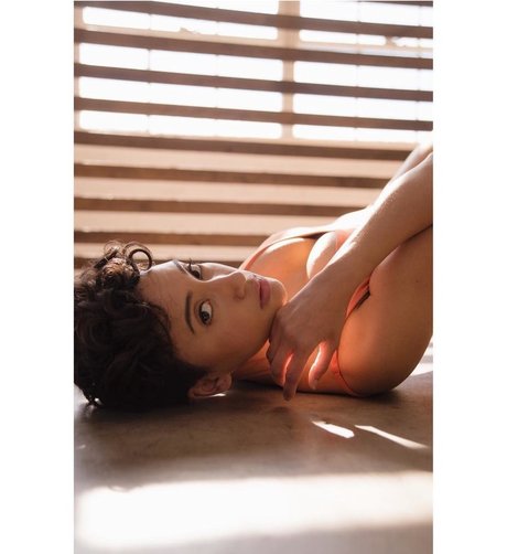 Andy Allo modèle porno images