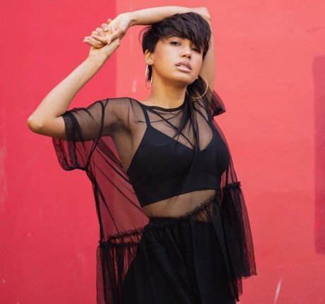 pom-pom girl nue onlyfans qualité supérieure photos