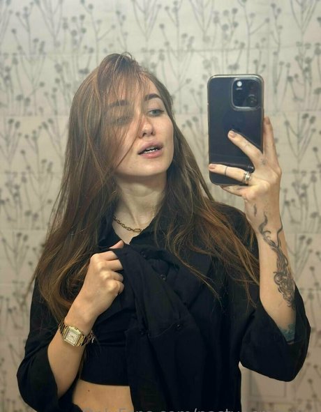 chaton courbé onlyfans belle érotique img