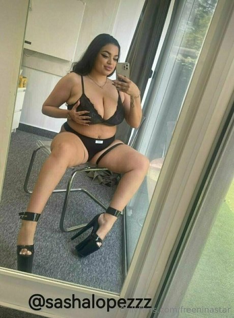 freeninastar modèle magnifique des photos