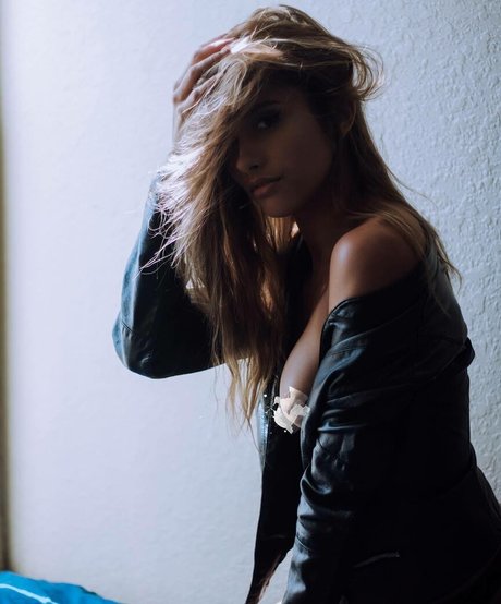 Alyssa Lopez mannequin photo