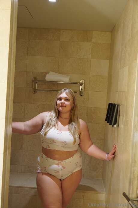 Lxves modèle chaud photo