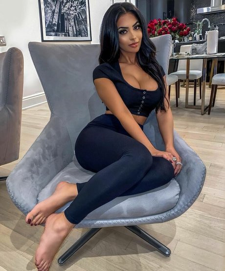 Aneeqa Farid actrice de nus image