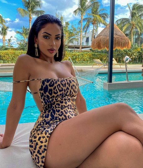 Aneeqa Farid étoile hd galerie