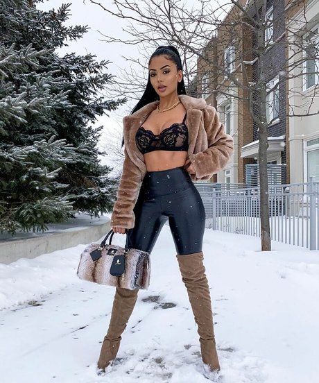 Aneeqa Farid modèle photo