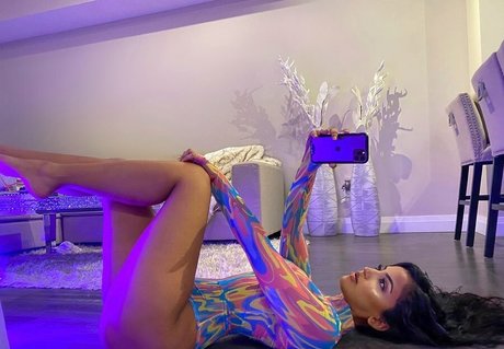 Aneeqa Farid modèle de haute qualité galerie