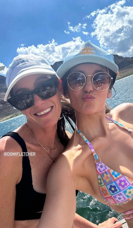 Nina Dobrev actrice xxx images