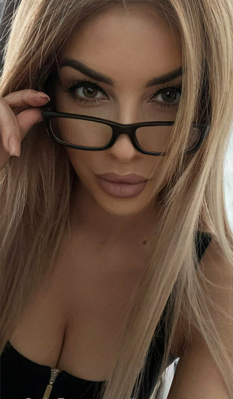 jessica cakes star exclusive photos