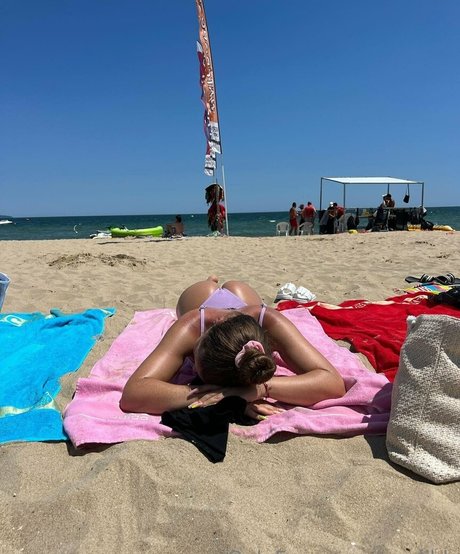 yonlibb modèle artistique galerie