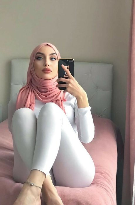 sariikubraa actrice érotique des photos