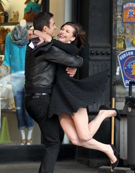 Milla Jovovich star du porno gratuit images