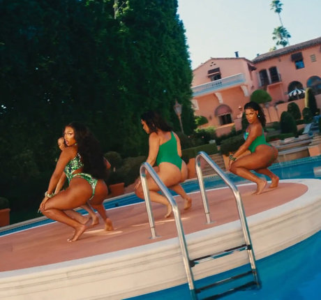 milf aux cheveux noirs onlyfans sympa pornographique archive