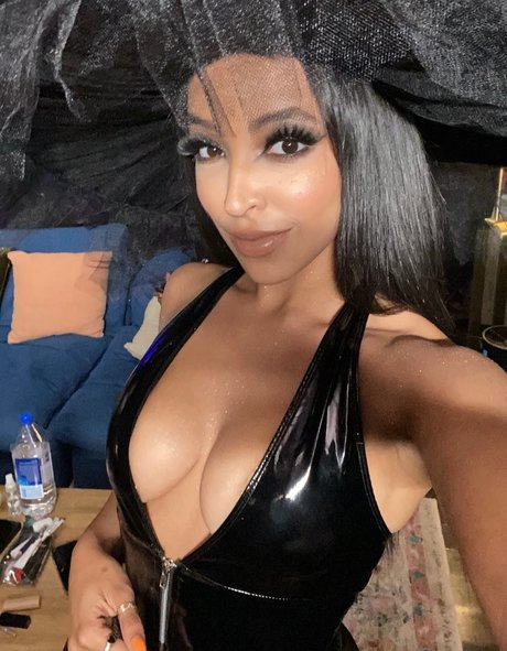 baisers lesbiens onlyfans très chaud images