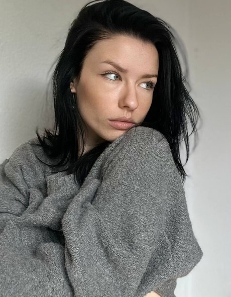 fille courbée dà côté onlyfans parfaite haute qualité archive