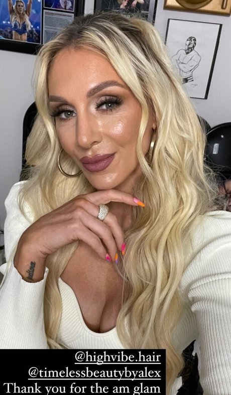 Charlotte Flair étoile hd galeries