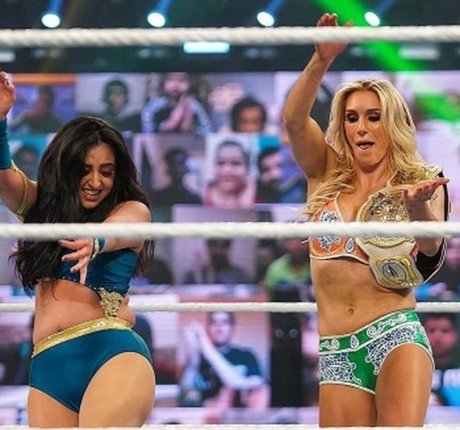 Charlotte Flair nus star du porno galerie