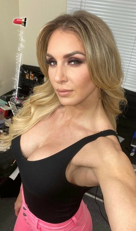 Charlotte Flair star du porno belle collection
