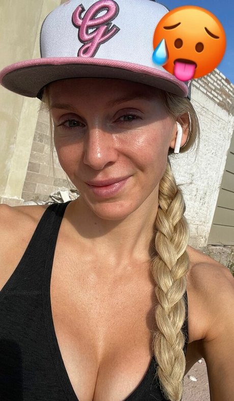 Charlotte Flair meilleure star du porno photo