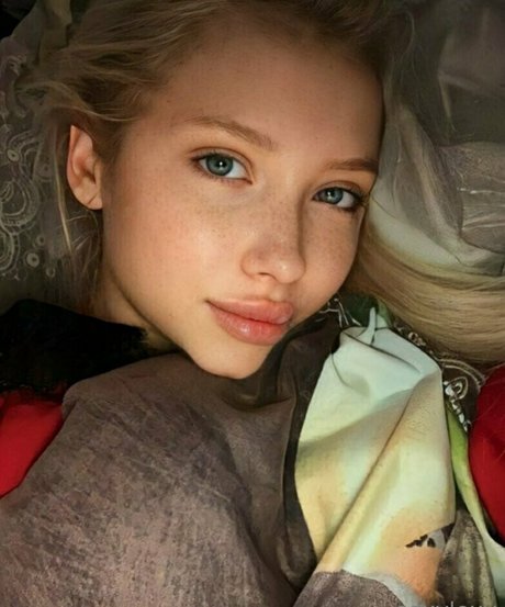 blondiesasha mannequin image