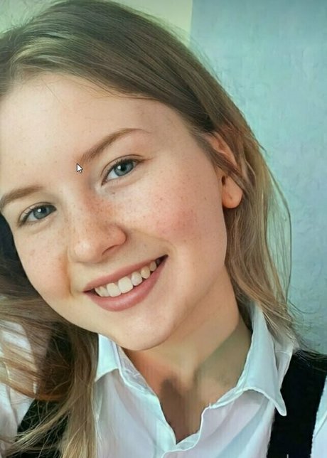 blondiesasha jolie actrice photo