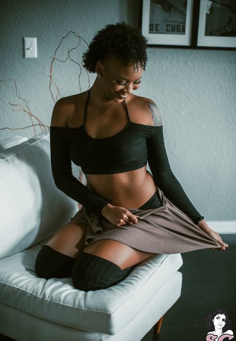 Naomi SG modèle nu photo