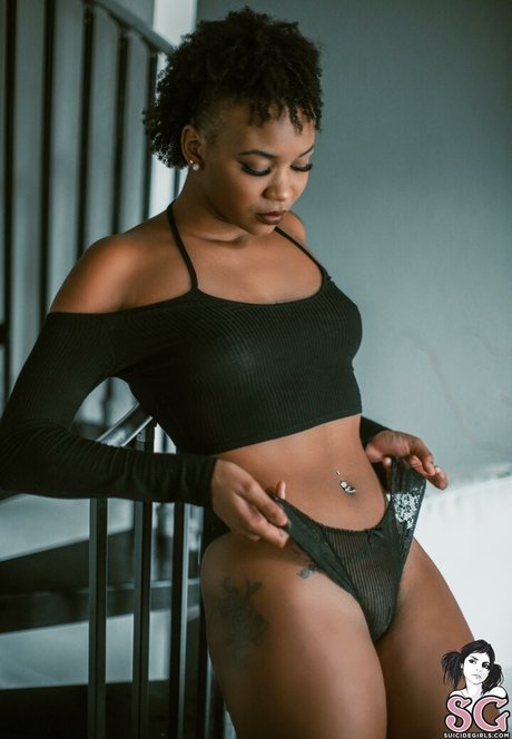 Naomi SG modèles nus des photos