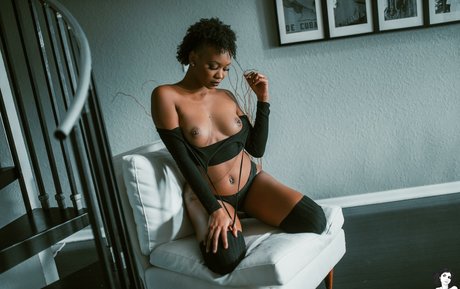 Naomi SG modèle parfait image