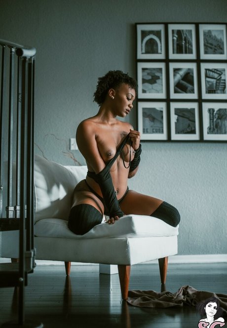 Naomi SG modèle hd images