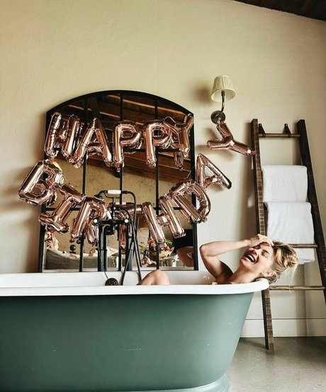 reine de pique onlyfans haut photos