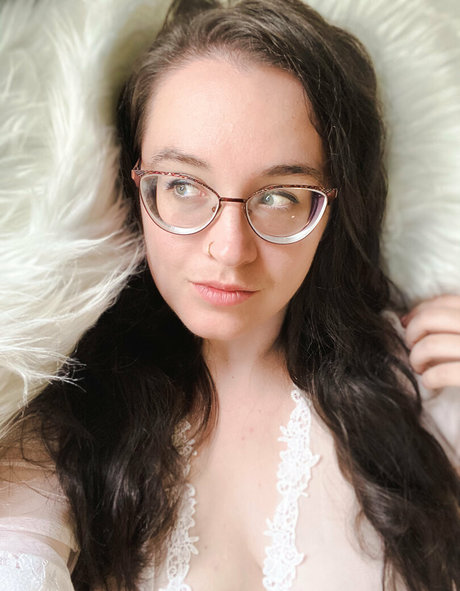 chaton courbé onlyfans parfait sympa photos