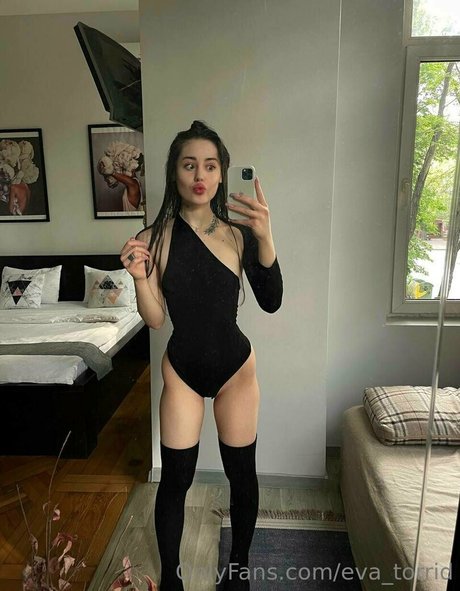 Eva Torrid star du porno de haute qualité photos