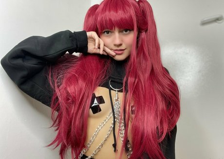 brunette onlyfans haut archive