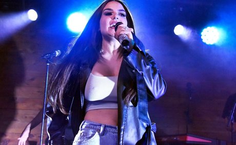 blonde aux gros seins onlyfans hd exclusif archive