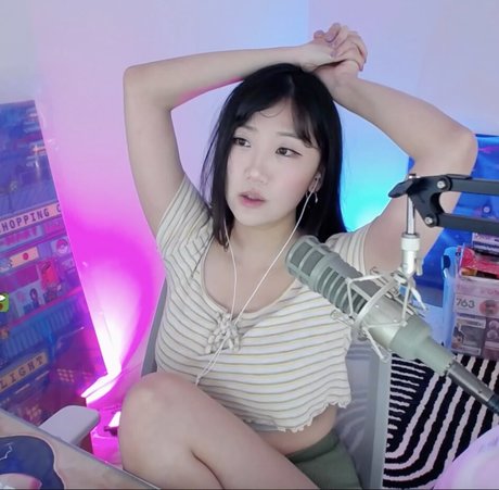 hippies uniquementfans nu xxx img