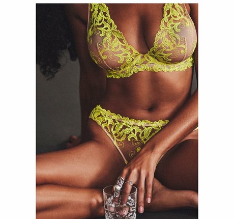 vieille milf onlyfans sexy en haute qualité des photos