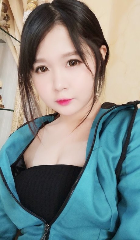 Clarissa Punipun modèle sexy photo