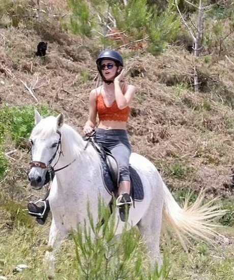 fans asiatiques sexy uniquement haut des photos