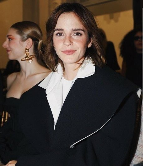 Emma Watson art star du porno photos