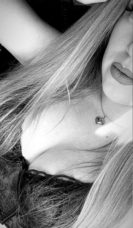 rude in life jolie actrice img