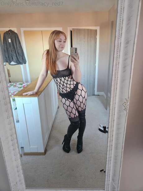 Racy Red7 star du porno en haute qualité archive