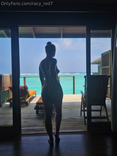 Racy Red7 belle actrice images