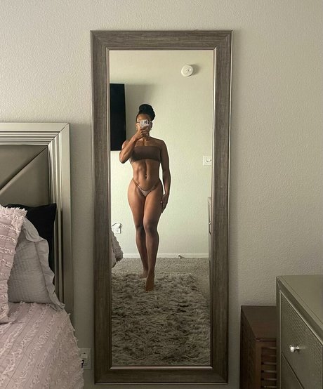 aaaaayevuh actrice sexy archive