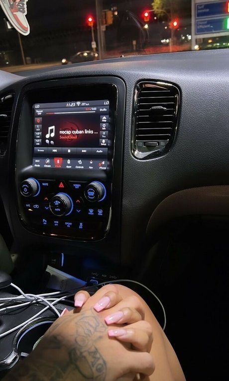 KCdoll haut de star du porno des photos