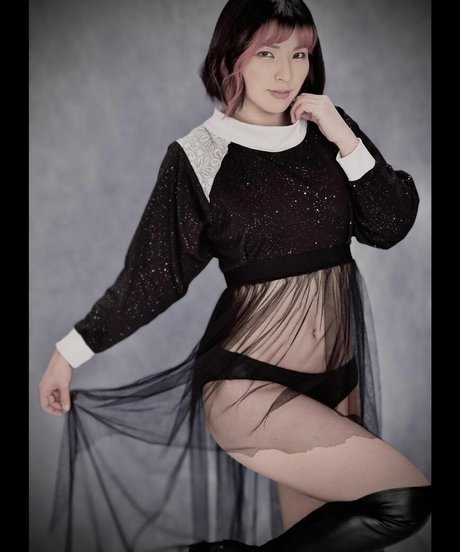 Hikaru Shida star du porno adulte des photos