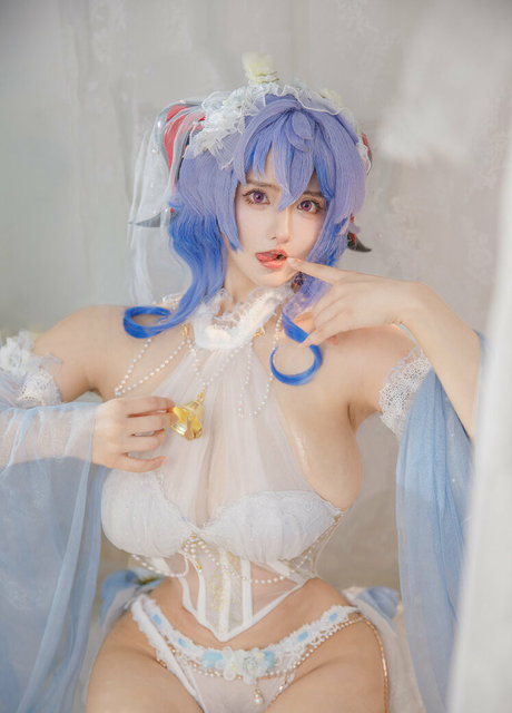 GUAZA actrice exclusive des photos