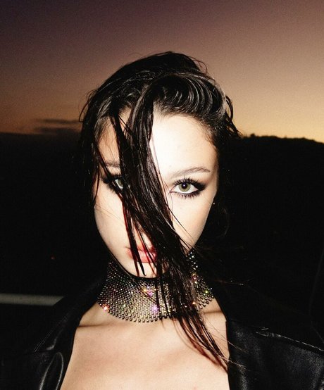 Mishka Chantal Silva modèle exclusif images