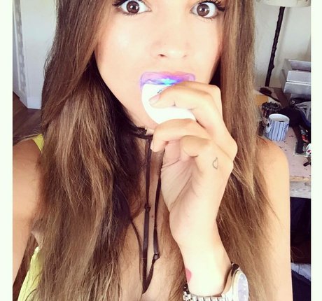 éjacule sur la langue onlyfans belle exclusivité galeries