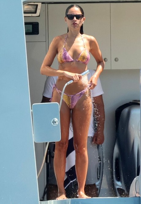 fans asiatiques sexy uniquement haut des photos